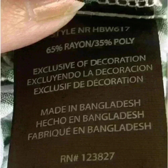 Harve Benard Women's M Palm Tree VNeck Tassle Sleeveless Shirt
Top Blouse NWOT‎ - Picture 7 of 9